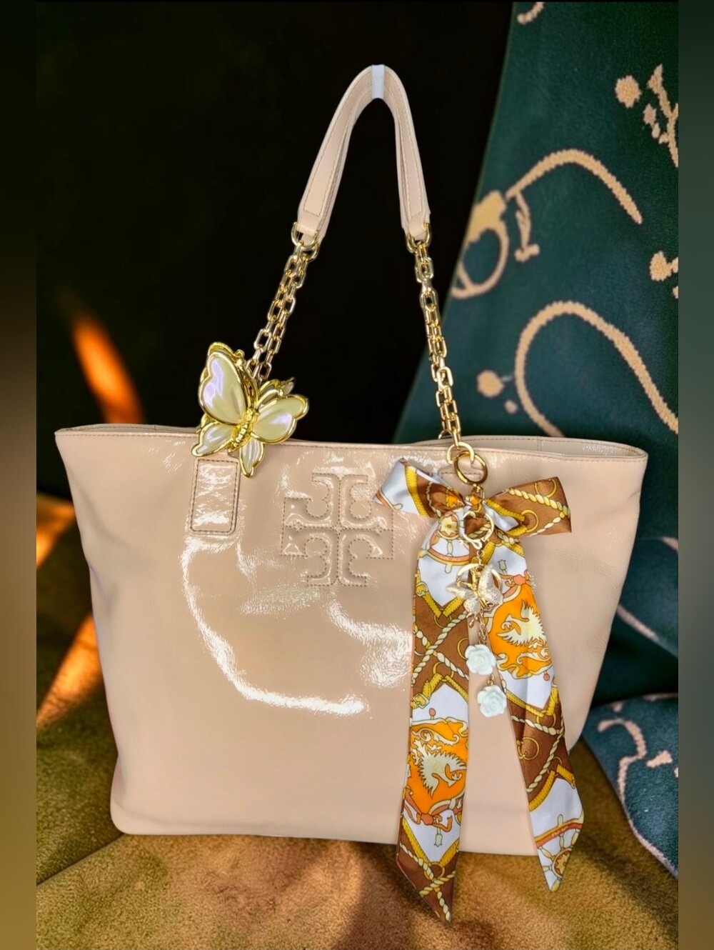 Tory Burch Charlie Patent Leather Tote Bag In Light Oak (Blush Pink/Cream)